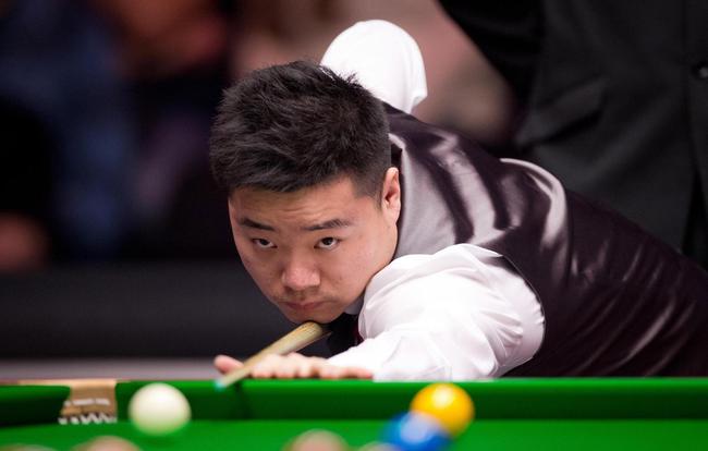 次球场上的 次球场上的